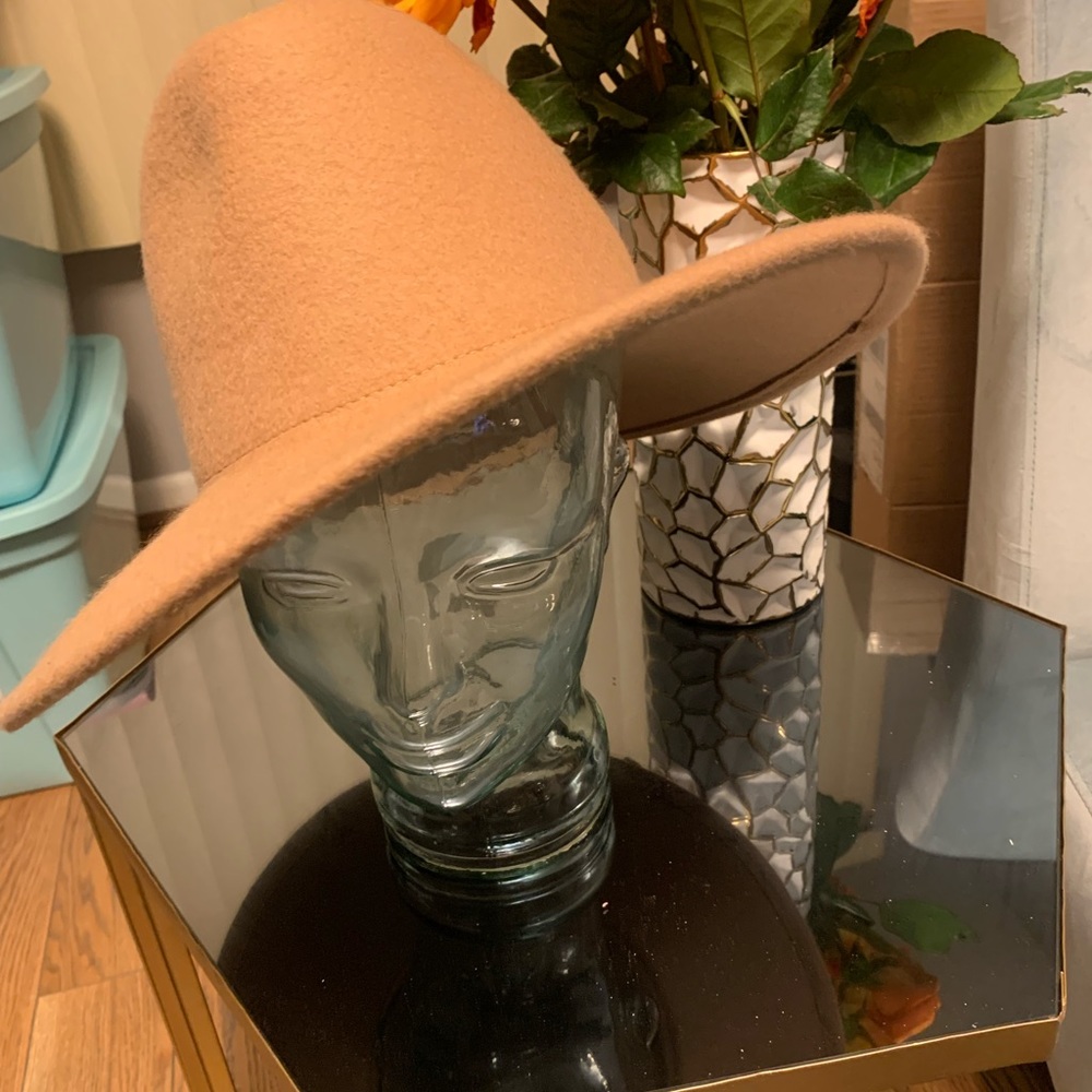 Universal Thread Hat never worn